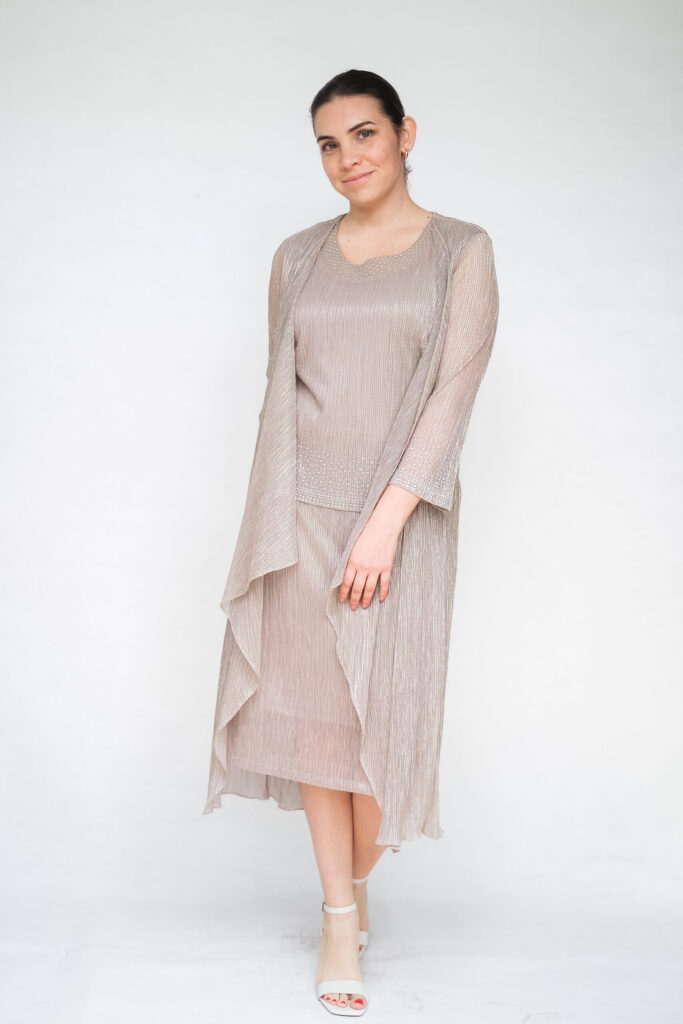 VESTIDO CON CAPA ARISHA